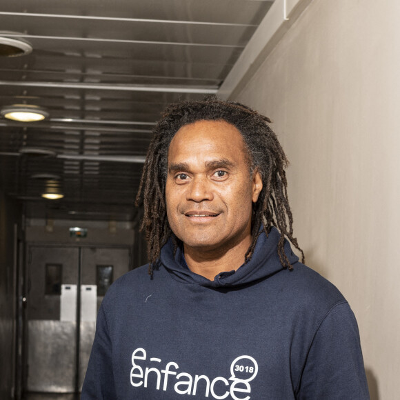Exclusif - Christian Karembeu - Vestiaire du match de football caritatif entre le Variétés Club de France contre l'équipe de France des Parlementaires au profit de l'association "e-Enfance" au stade Emile Anthoine à Paris le 28 septembre 2022. © Pierre Perusseau/Bestimage 