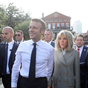 Le président français Emmanuel Macron et sa femme Brigitte arrivent à La Nouvelle-Orleans, accueillis par la maire de la ville LaToya Cantrell, à l'occasion de leur voyage officiel aux Etats-Unis. Le 2 décembre 2022 © Dominique Jacovides / Bestimage 