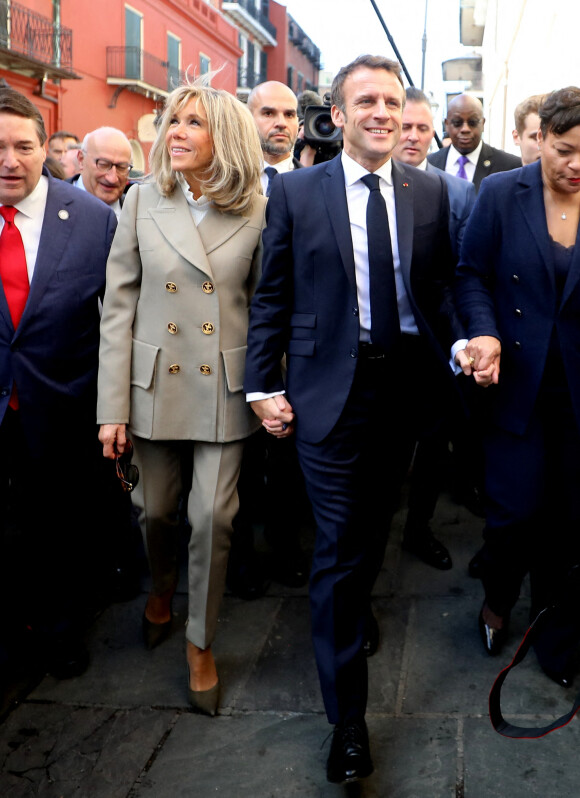 Le président français Emmanuel Macron et sa femme Brigitte arrivent à La Nouvelle-Orleans, accueillis par la maire de la ville LaToya Cantrell, à l'occasion de leur voyage officiel aux Etats-Unis. Le 2 décembre 2022 © Dominique Jacovides / Bestimage 
