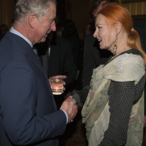 Le Prince Charles reçoit le prix Montblanc britanique 2011 de la Culture pour sa contribution aux arts, ici avec Vivienne Westwood.