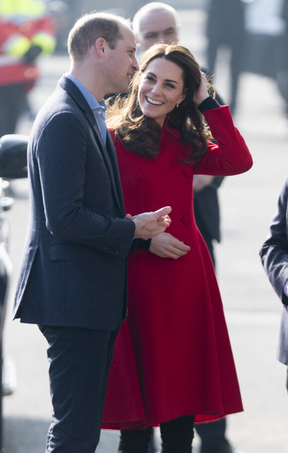 Le prince William, duc de Cambridge, et Kate Catherine Middleton, duchesse de Cambridge, en visite au Windsor Park à Belfast, à l'occasion de leur voyage officiel en Irlande. Le 27 février 2019 