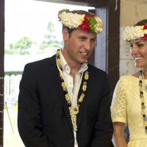 Le prince William, duc de Cambridge et Kate Middleton, duchesse de Cambridge dans une école primaire de Tuvalu en 2012