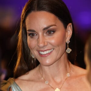 Le prince William, duc de Cambridge, et Catherine (Kate) Middleton, duchesse de Cambridge, assistent à une réception organisée par le gouverneur général des Bahamas, Sir Cornelius Alvin Smith, au complexe Baha Mar sur l'île de New Providence aux Bahamas pour rencontrer des dirigeants communautaires et des habitants des nombreuses îles des Bahamas. , au septième jour de leur tournée dans les Caraïbes au nom de la reine pour marquer son jubilé de platine. Nassau, le 25 mars 2022. 