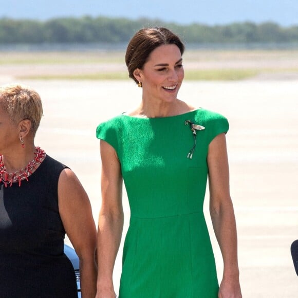 Le prince William, duc de Cambridge, et Catherine (Kate) Middleton, duchesse de Cambridge, quittent la Jamaique depuis l'aéroport international Norman Manley pour se rendre aux Bahamas, dernière étape de leur voyage officiel dans les Caraïbes. Kingston, le 24 mars 2022. 