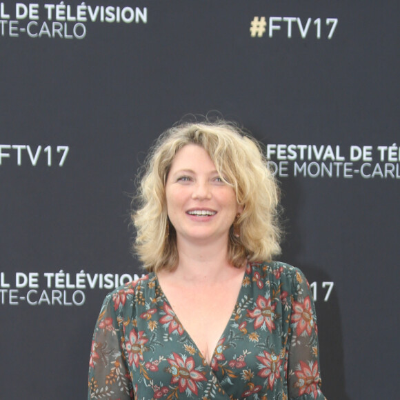 Cécile Bois lors du photocall de "Candice Renoir" lors du 57ème Festival de la télévision de Monté-Carlo le 17 juin 2017. © Denis Guignebourg / Bestimage