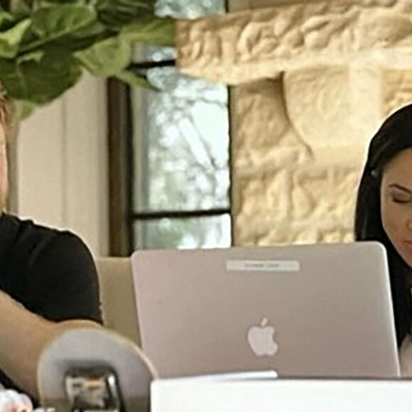 Le documentaire Netflix "Harry & Meghan" révèle le moment où le prince Harry partage un texte de William avec sa femme Meghan après les retombées de leur interview à Oprah. 