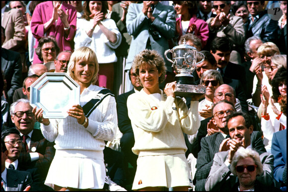Archives - Martina Navratilova et Chris Evert remportent Roland Garros en 1985.