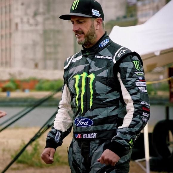 Idris Elba et Ken Block vont faire des cascades en voiture pour Quibi. Habitué aux cascades dans les films, l'acteur Idris Elba va en vivre une flopée dans "Elba vs Block", une série qui le placera aux côtés du pilote de l'extrême Ken Block. Les performances seront à découvrir sur Quibi, la plateforme pour mobiles qui fait beaucoup parler d'elle. Les deux hommes vont s'affronter à bord de plusieurs véhicules pour effectuer des cascades spectaculaires. L'objectif est de trouver quelle voiture est la meilleure et quel pilote sait le mieux s'en servir. Un programme réservé a un certain public qui peut vite devenir un petit carton sur la plateforme Quibi. Le 3 avril 2020