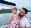 Matthieu de "Mariés au premier regard" sur un bateau avec sa fille Lya