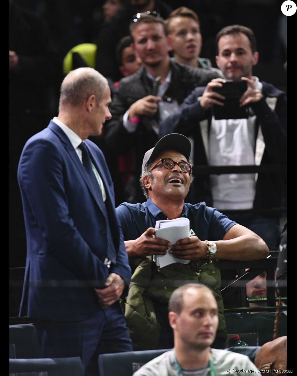 Guy Forget et Yannick Noah - People assistent à la victoire de J. Benetteau face à M. Cilic lors du quart de finale du tournoi de tennis "Rolex Paris Masters" à Paris le 3 novembre 2017. © Veeren-Perusseau/Bestimage