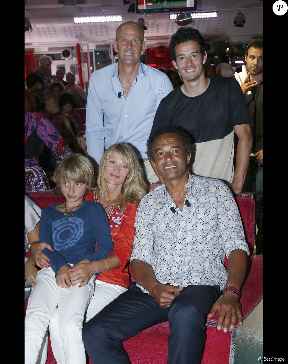 Isabelle Camus avec Yannick Noah et leur fils Joalukas, Guy Forget et son fils Mathieu Forget - Enregistrement de l'émission "Vivement Dimanche" à Paris le 11 juin 2014. L'émission sera diffusée le 15 juin.