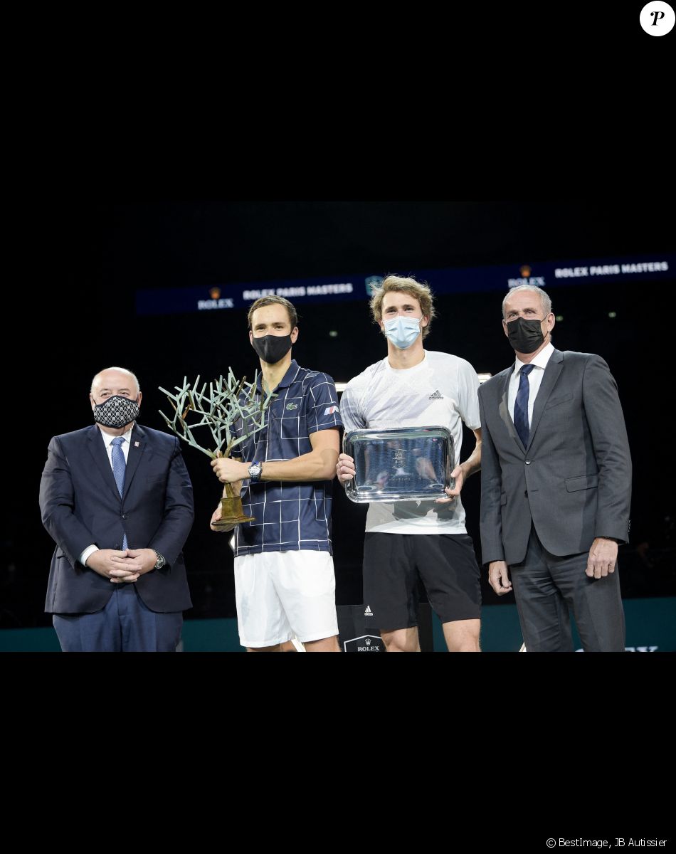 Bernard Giudicelli - president de la FFT Daniil Medvedev (Rus) / Alexander Zverev (Ger) et Guy Forget - directeur du Tournoi - Match de finale lors du tournoi de tennis Rolex Masters Paris à l'AccorHotels Arena le 8 novembre 2020 © JB Autissier / Panoramic / Bestimage