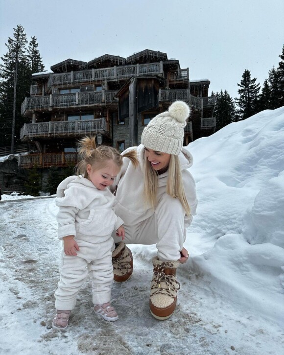 Jessica Thivenin et sa fille Leewane au ski