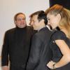Les acteurs du jeu, Sam Douglas, Jacqui Ainsley, Leon Eckenden et Pascal Langdale prennent la pose à l'avant-première du jeu vidéo Heavy Rain de Sony pour la PS3 au cinéma Marignan des Champs Elysées à Paris le 16 février 2010