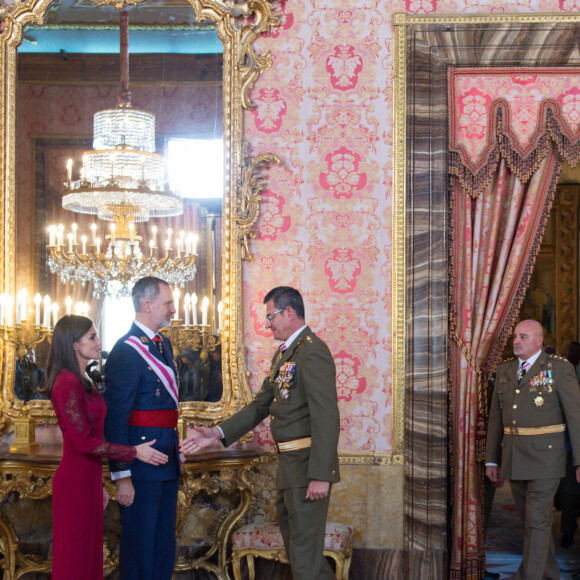 Le roi Felipe VI et la reine Letizia d'Espagne assistent à la célébration de l'Épiphanie (Pascua Militar) au Palais Royal de Madrid, Espagne, le 6 janvier 2023. 