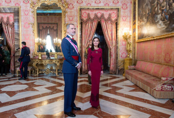 Le roi Felipe VI et la reine Letizia d'Espagne assistent à la célébration de l'Épiphanie (Pascua Militar) au Palais Royal de Madrid, Espagne, le 6 janvier 2023. 