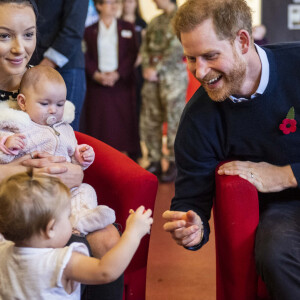 Le prince Harry, duc de Sussex - Le duc et la duchesse de Sussex rencontrent les familles de militaires déployés au centre Broom Farm Community Center à Windsor le 6 novembre 2019. © Sgt Paul Randall/MoD via Bestimage