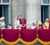 Le prince Charles, Camilla Parker Bowles, duchesse de Cornouailles, la reine Elisabeth II d'Angleterre et le prince Philip, duc d'Edimbourg, Pippa Middleton et le prince Harry, lors du mariage du prince William et de Kate Middleton. Le 29 avril 2011 