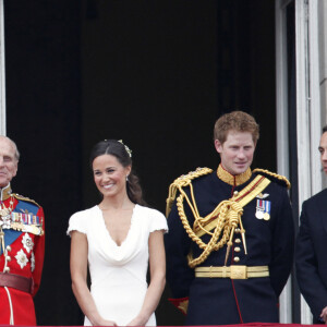 La reine Elisabeth II d'Angleterre, le prince Philip, duc d'Edimbourg, Pippa Middleton, le prince Harry et James Middleton - Mariage de Kate Middleton et du prince William d'Angleterre à Londres. Le 29 avril 2011 