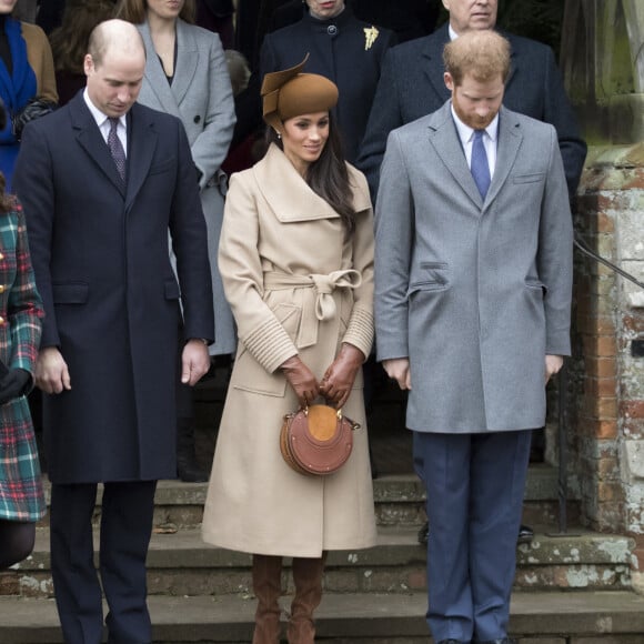 Le prince William, Catherine Kate Middleton la duchesse de Cambridge enceinte, Meghan Markle et son fiancé le prince Harry - La famille royale d'Angleterre arrive à la messe de Noël à l'église Sainte-Marie-Madeleine à Sandringham, le 25 décembre 2017. 