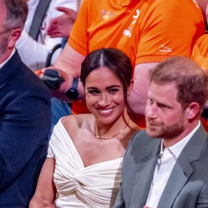 Le prince Harry et Meghan Markle lors de la cérémonie d'ouverture des Invictus Games 2020 à La Haye, le 16 avril 2022. 