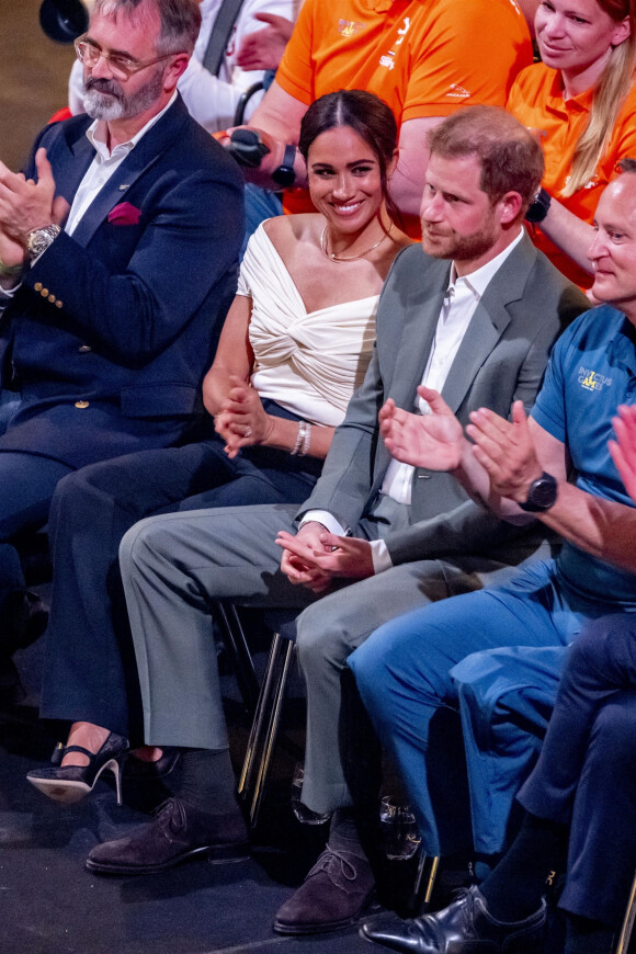 Le prince Harry et Meghan Markle lors de la cérémonie d'ouverture des Invictus Games 2020 à La Haye, le 16 avril 2022. 