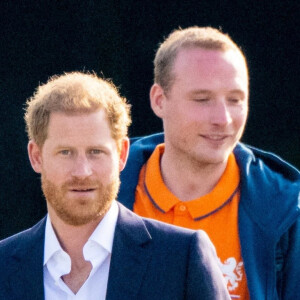 Le prince Harry et Meghan Markle assistent à une réception organisée par la ville de La Haye et le ministère néerlandais de la Défense, au Nations Home, la veille de l'ouverture des Invictus Games 2020 à Zuiderpark, La Haye, le 15 avril 2022. 