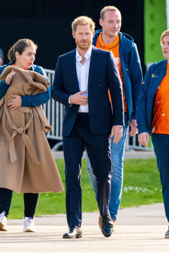 Le prince Harry et Meghan Markle assistent à une réception organisée par la ville de La Haye et le ministère néerlandais de la Défense, au Nations Home, la veille de l'ouverture des Invictus Games 2020 à Zuiderpark, La Haye, le 15 avril 2022. 