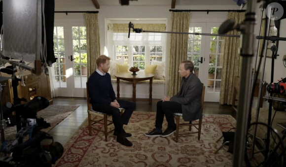 Le prince Harry, duc de Sussex, en interview avec le journaliste Tom Bradby sur la chaine "ITV News". 