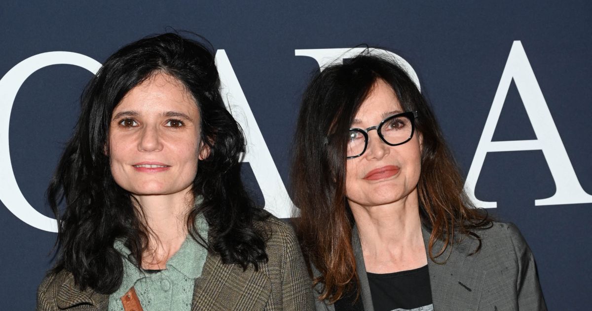 Salomé Lelouch et sa mère Évelyne Bouix Avantpremière du film Mascarade au cinéma Pathé