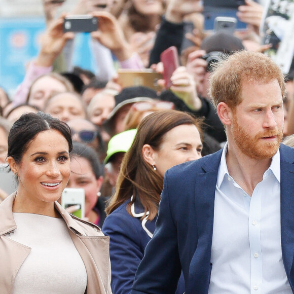 Le prince Harry, duc de Sussex, et Meghan Markle, duchesse de Sussex, ont été accueillis par une foule de supporters au Viaduct Harbour à Auckland, Nouvelle-Zélande, le 30 octobre 2018. 