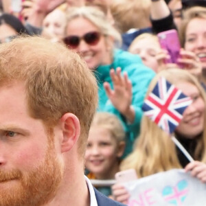 Le prince Harry, duc de Sussex, et Meghan Markle, duchesse de Sussex, ont été accueillis par une foule de supporters au Viaduct Harbour à Auckland, Nouvelle-Zélande, le 30 octobre 2018. 