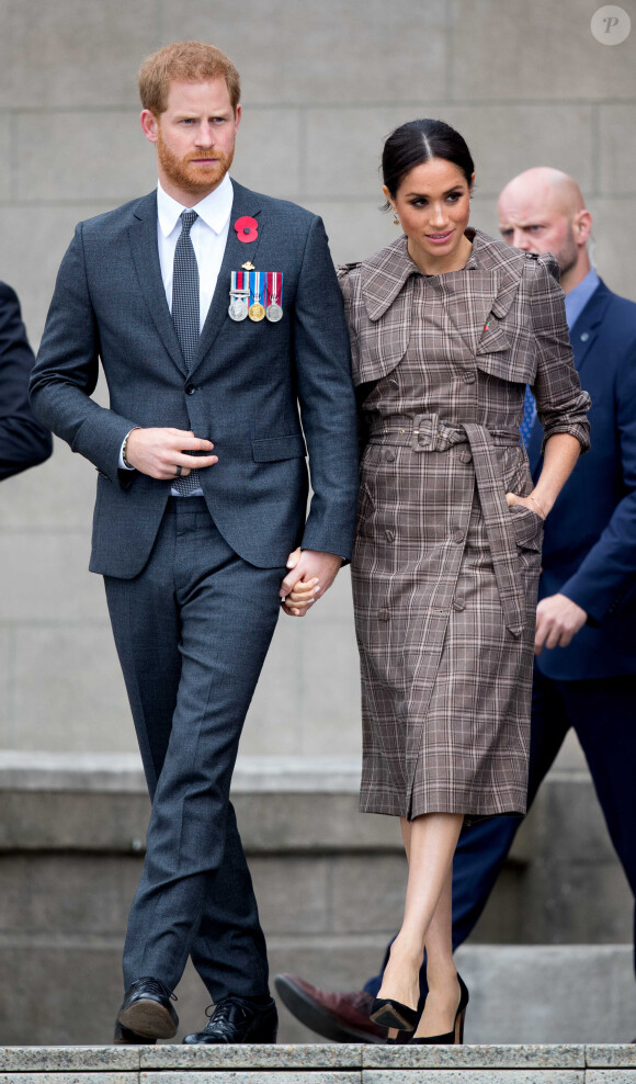 Le prince Harry, duc de Sussex, et Meghan Markle, duchesse de Sussex, enceinte assistent à une cérémonie de bienvenue traditionnelle "Hongi" sur les pelouses de la Government House à Wellington, Nouvelle-Zélande, le 28 octobre 2018. 