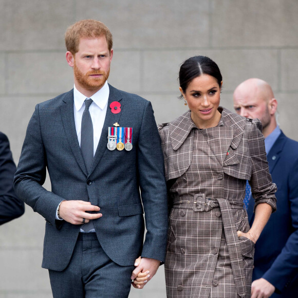 Le prince Harry, duc de Sussex, et Meghan Markle, duchesse de Sussex, enceinte assistent à une cérémonie de bienvenue traditionnelle "Hongi" sur les pelouses de la Government House à Wellington, Nouvelle-Zélande, le 28 octobre 2018. 