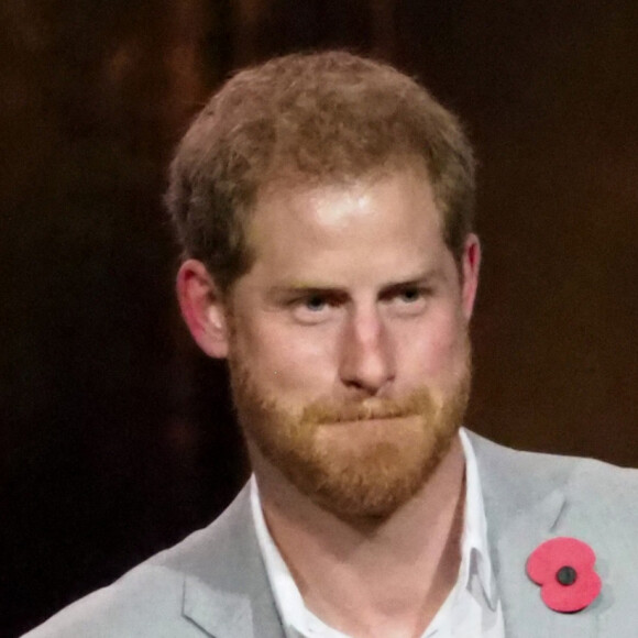 Le prince Harry fait un discours lors de la cérémonie de clôture des Invictus Games 2018 à Sydney, Australie. 