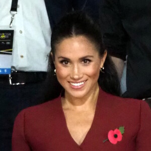 Le prince Harry, duc de Sussex, et Meghan Markle, duchesse de Sussex, enceinte, assistent à la finale de basketball en fauteuil roulant aux Invictus Games 2018 à Sydney, le 27 octobre 2018. 