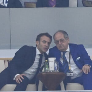 Le président Emmanuel Macron, Noël Le Graët (président de la Fédération Française de Football - FFF) - Match de football en demi finale de la coupe du monde FIFA Qatar 2022 : La France bat le Maroc 2 - 0 au Al Bayt Stadium le 14 décembre 2022. © Philippe Perusseau / Bestimage