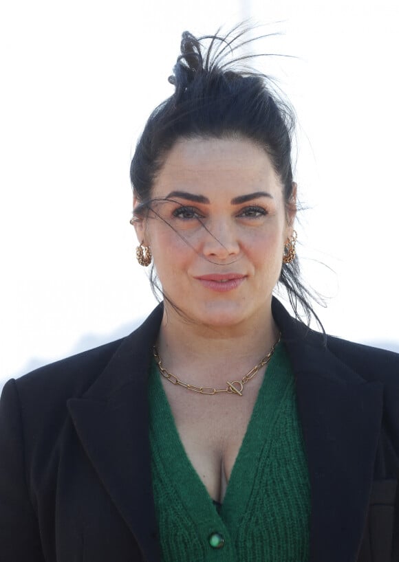 Lola Dewaere au photocall de la série "Astrid et Raphaëlle" lors de la 5ème saison du festival International des Séries "Canneseries" à Cannes, France, le 2 avril 2022. © Denis Guignebourg/Bestimage