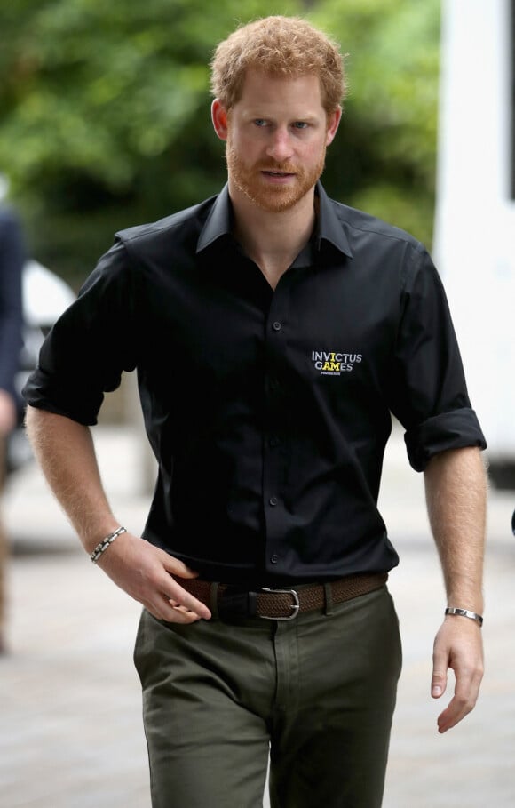 Le prince Harry reçoit l'équipe du Royaume Uni sélectionnée pour les Invictus Game de Toronto 2017 au Plaisterers Hall à Londres le 30 mai 2017. 