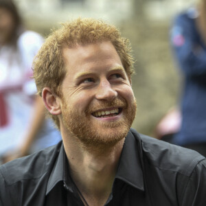 Le prince Harry rencontre l'équipe britannique qui participera aux Invictus Games de Toronto, à Londres le 30 mai 2017. 