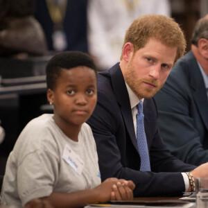 Le prince Harry assiste à une réunion à l'école d'Hygiène et de Médecine tropicale à Londres, le 10 juillet 201, ayant pour thème le combat des questions de santé les plus urgentes dans la monde. 