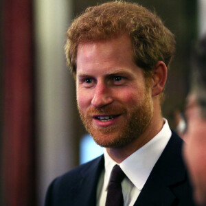 La reine Elisabeth II et le Prince Harry assistent à la réception des " Young Leaders Axards " au palais de Buckingham Le 29 Juin 2017 