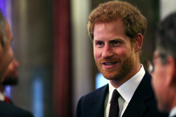 La reine Elisabeth II et le Prince Harry assistent à la réception des " Young Leaders Axards " au palais de Buckingham Le 29 Juin 2017 