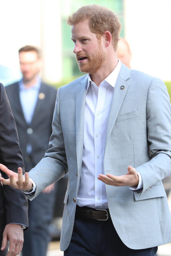 Le prince Harry rencontre le président des jeux Invictus Michael Burns à Toronto le 25 septembre 2017. 