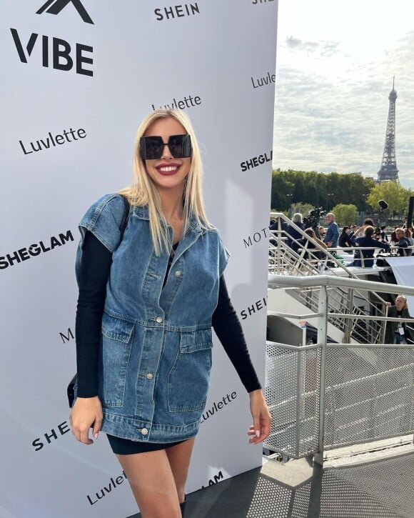 Stéphanie Clerbois souriante sur Instagram