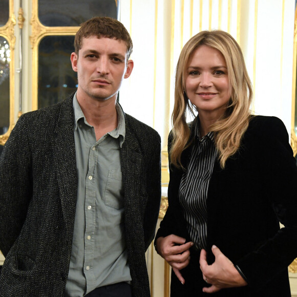 Virginie Efira et son compagnon Niels Schneider - Virginie Efira reçoit le French Cinema Award lors d'une cérémonie au ministère de La Culture à Paris le 12 janvier 2023. © Giancarlo Gorassini / Bestimage 