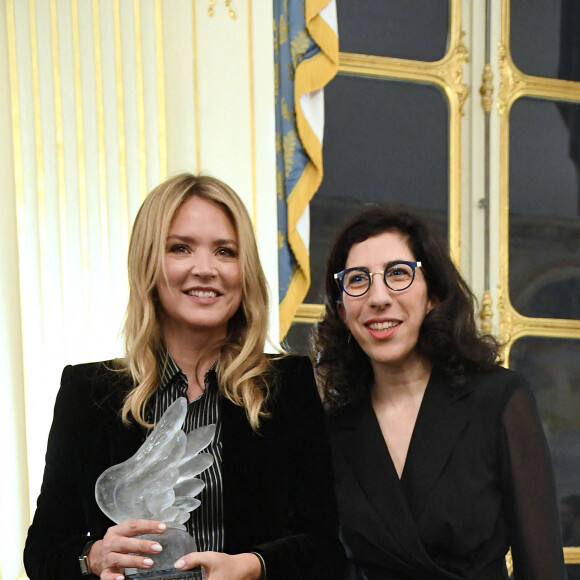 Rima Abdul Malak, ministre de la Culture et Virginie Efira - Virginie Efira reçoit le French Cinema Award lors d'une cérémonie au ministère de La Culture à Paris le 12 janvier 2023. © Giancarlo Gorassini / Bestimage 