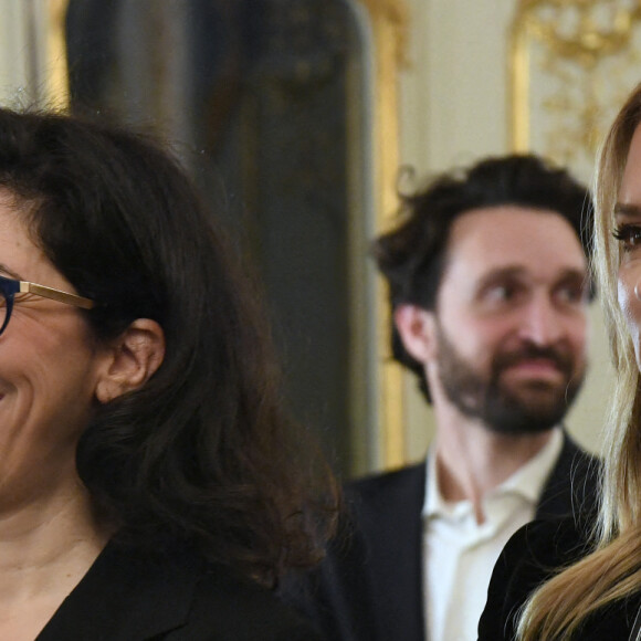 Rima Abdul Malak, ministre de la Culture, Virginie Efira - Virginie Efira reçoit le French Cinema Award lors d'une cérémonie au ministère de La Culture à Paris le 12 janvier 2023. © Giancarlo Gorassini / Bestimage 