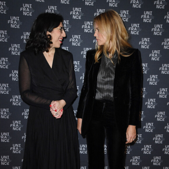 Rima Abdul Malak, ministre de la Culture et Virginie Efira - Virginie Efira reçoit le French Cinema Award lors d'une cérémonie au ministère de La Culture à Paris le 12 janvier 2023. © Giancarlo Gorassini / Bestimage 