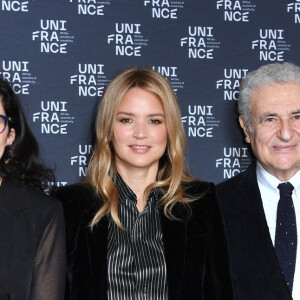 Daniela Elstner, directrice générale de Unifrance, Rima Abdul Malak, ministre de la Culture, Virginie Efira, Serge Toubiana, président de Unifrance et Hervé Michel, vice-président de Unifrance - Virginie Efira reçoit le French Cinema Award lors d'une cérémonie au ministère de La Culture à Paris le 12 janvier 2023. © Giancarlo Gorassini / Bestimage 